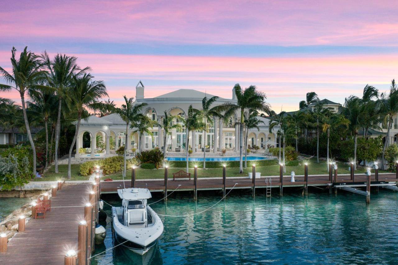 Single Family Homes pour l Vente à Ocean Club Estates, Paradise Island, New Providence/Nassau Bahamas