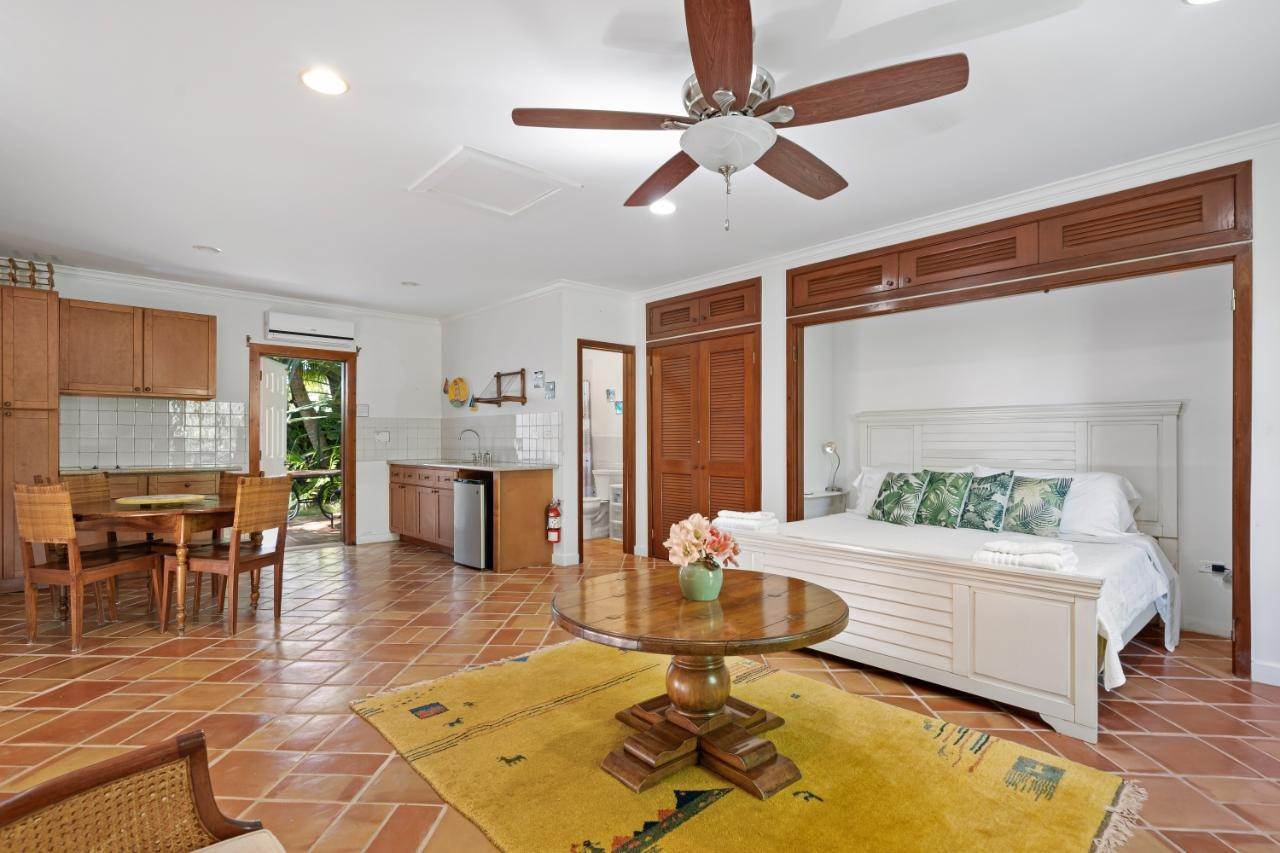 18. Single Family Homes for Sale at Eastern Road, Nassau and Paradise Island Bahamas